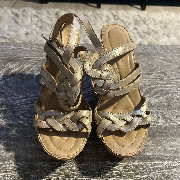 Born Crown brand, size 9 wedge sandal - Picture 4 of 12